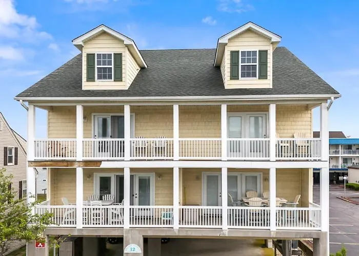 Holiday home Spacious 4-bedroom Ocean Block Townhouse In Ocean City, Perfect For Families & Group Trips Ocean City
