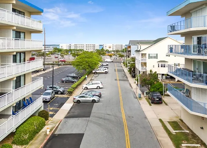 Spacious 4-bedroom Ocean Block Townhouse In Ocean City, Perfect For Families & Group Trips
